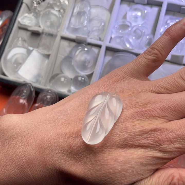 石英质玉未镶嵌颈饰