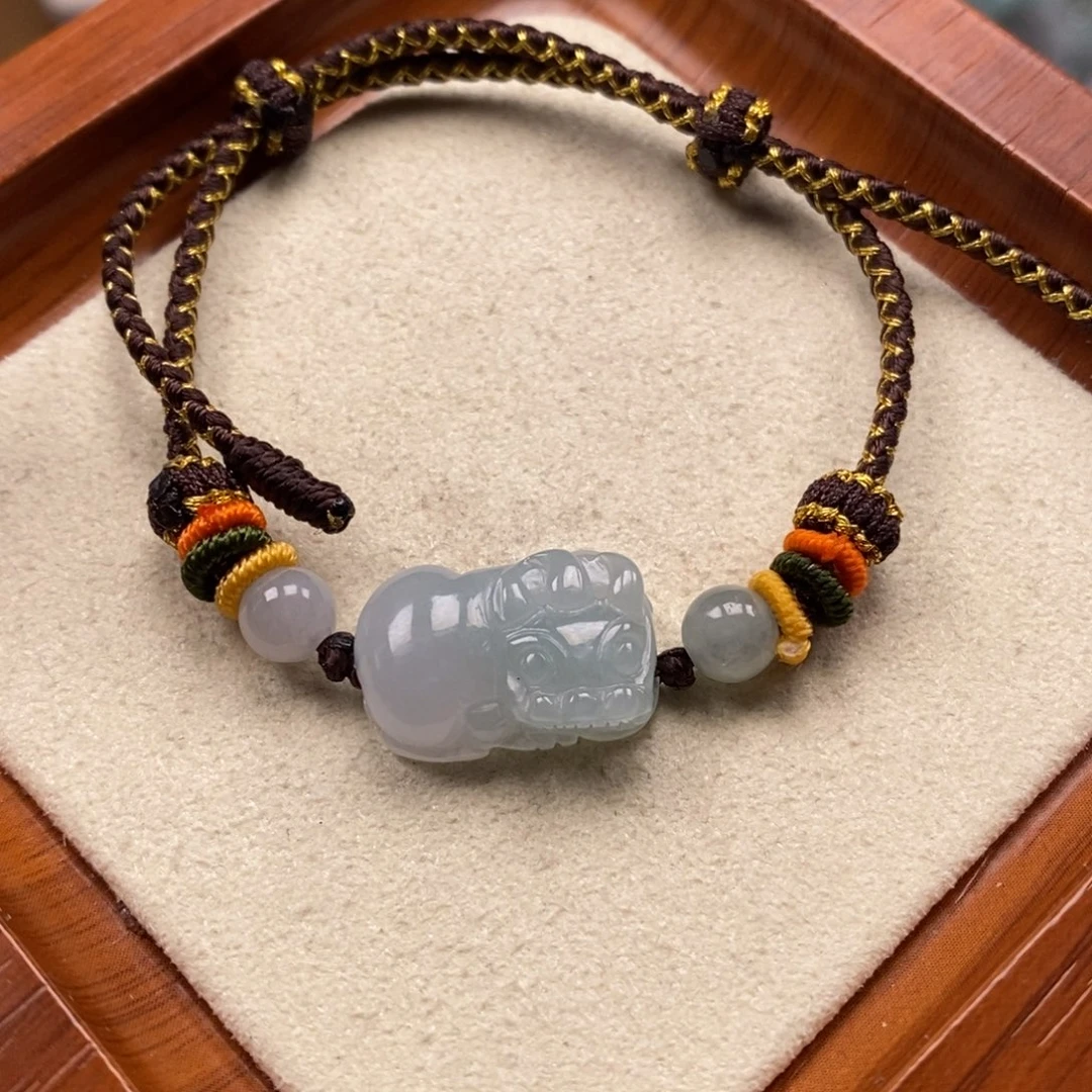 翡翠未镶嵌颈饰霸王貔貅