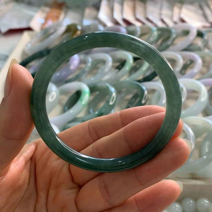 翡翠未镶嵌手镯圆条冰油绿53