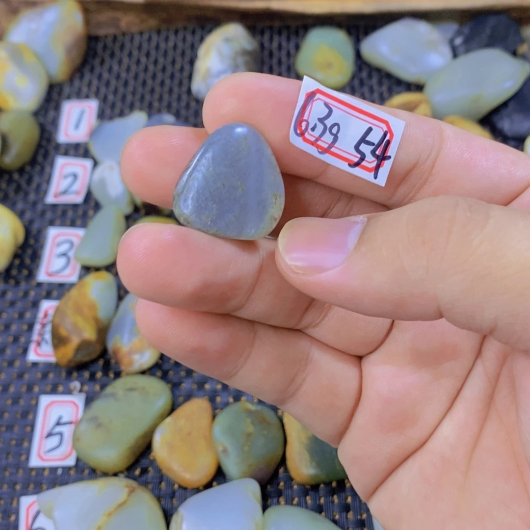 颈饰未镶嵌和田玉（糖玉）