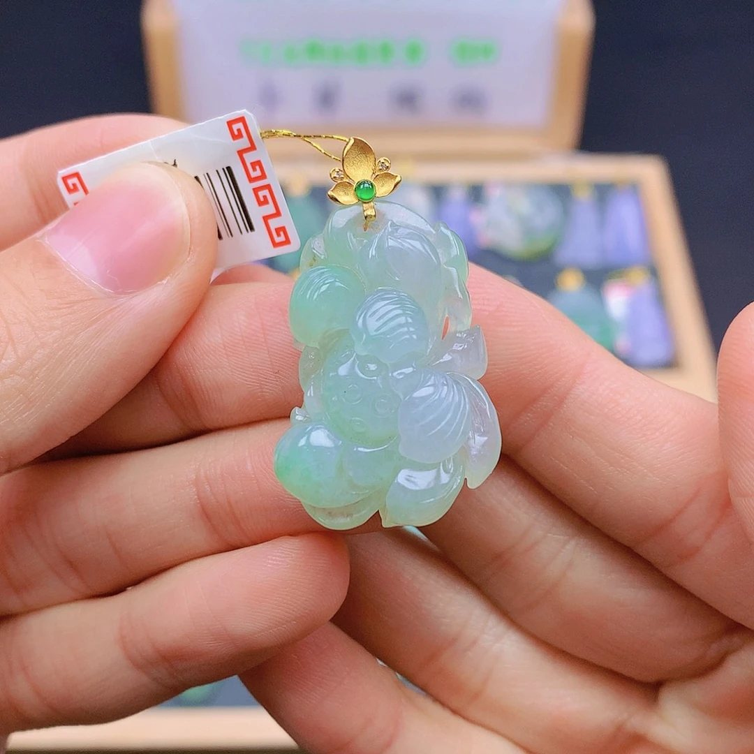 翡翠18K金镶嵌颈饰翡翠