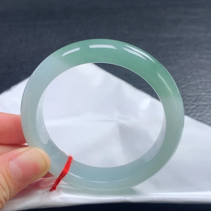 翡翠手镯未镶嵌54圈