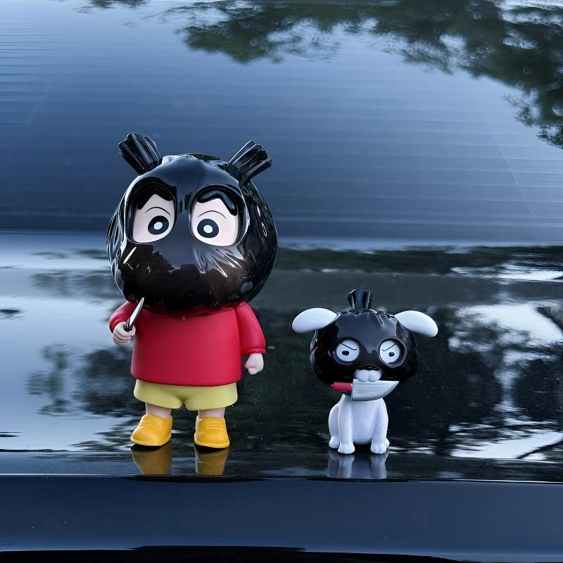 车载创意搞怪打劫蜡笔小新和小白手办中控台摆件桌面摆件玩偶车尾