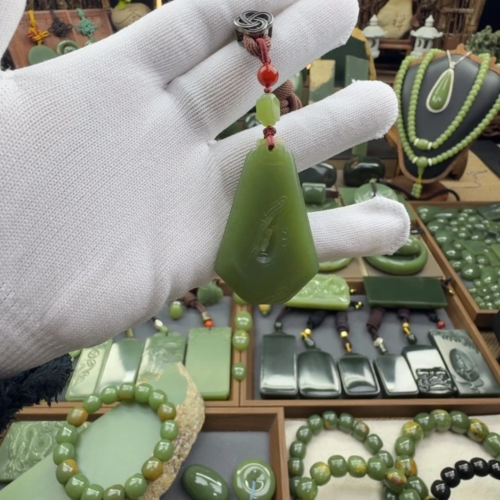 岫岩河磨玉（透闪石质玉）未镶嵌颈饰