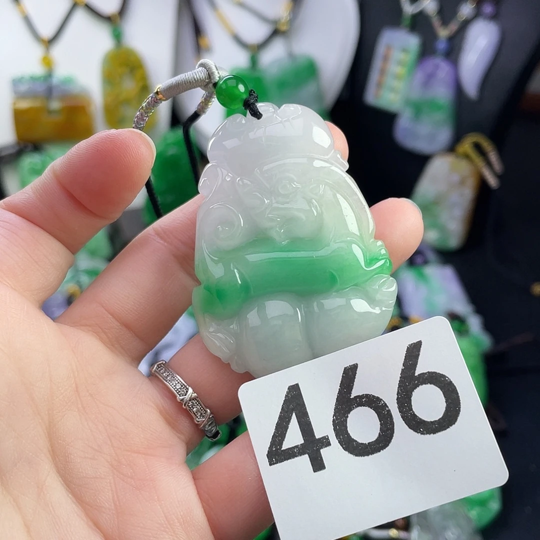 翡翠未镶嵌吊坠(赠链)