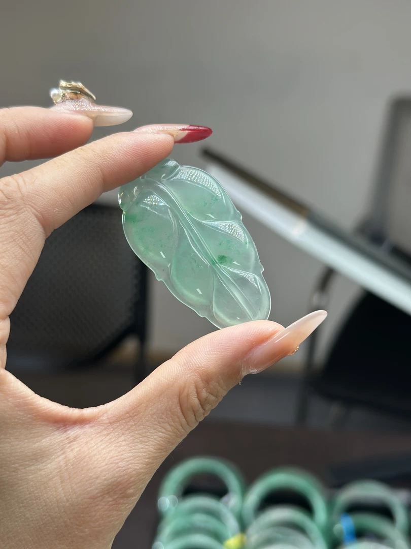 天然A货非洲翠叶子吊坠