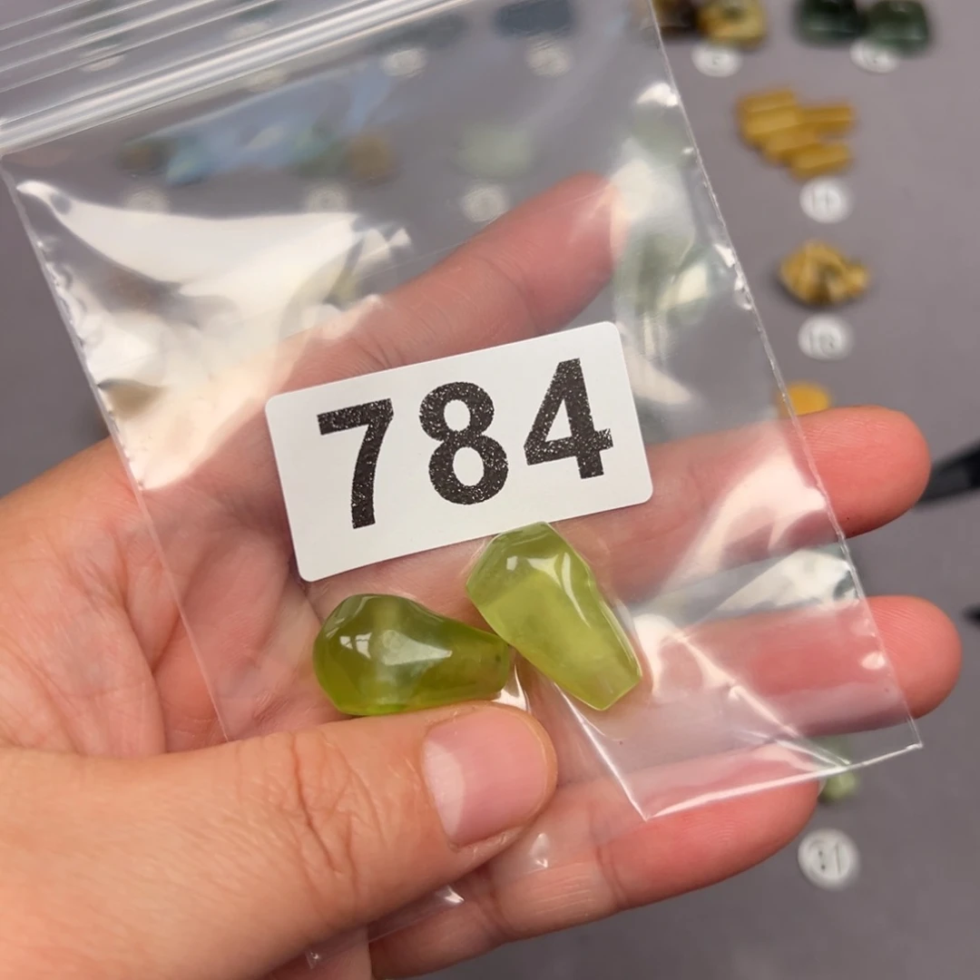 未镶嵌蛇纹石玉颈饰卧****明微瑕不退不换