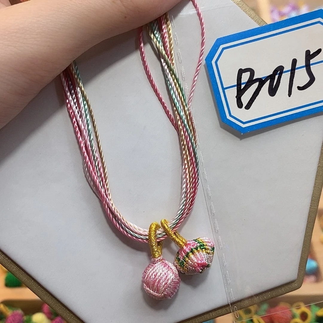 布艺非金属设计款手绳