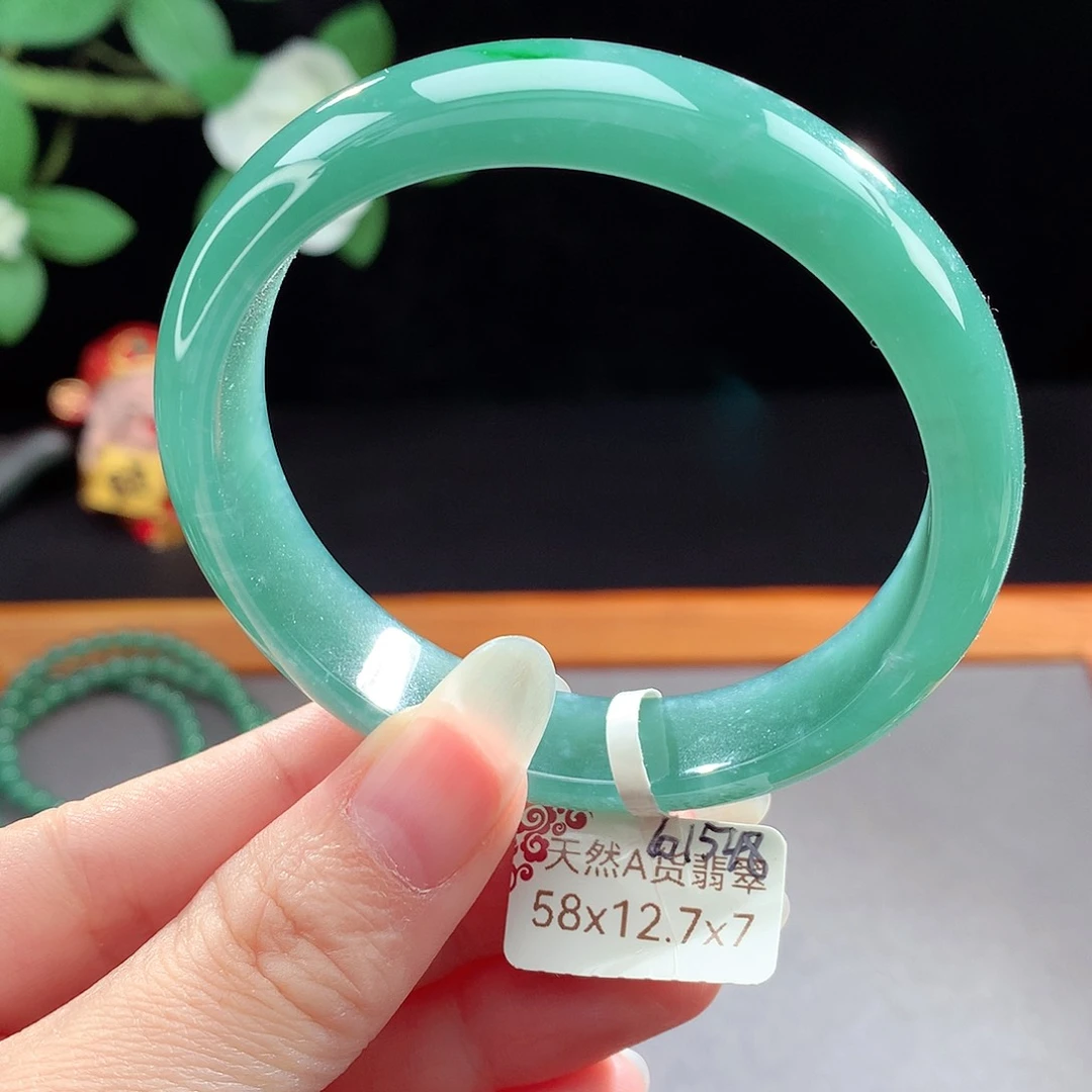 未镶嵌手镯（圆镯）翡翠