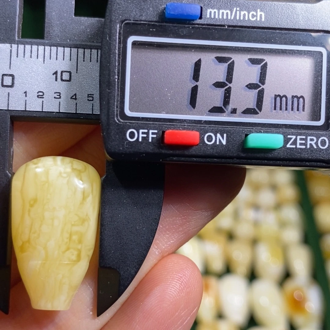 蜜蜡未镶嵌裸石配饰