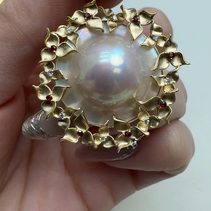 拼合珍珠（马贝珠）颈饰18K金镶嵌