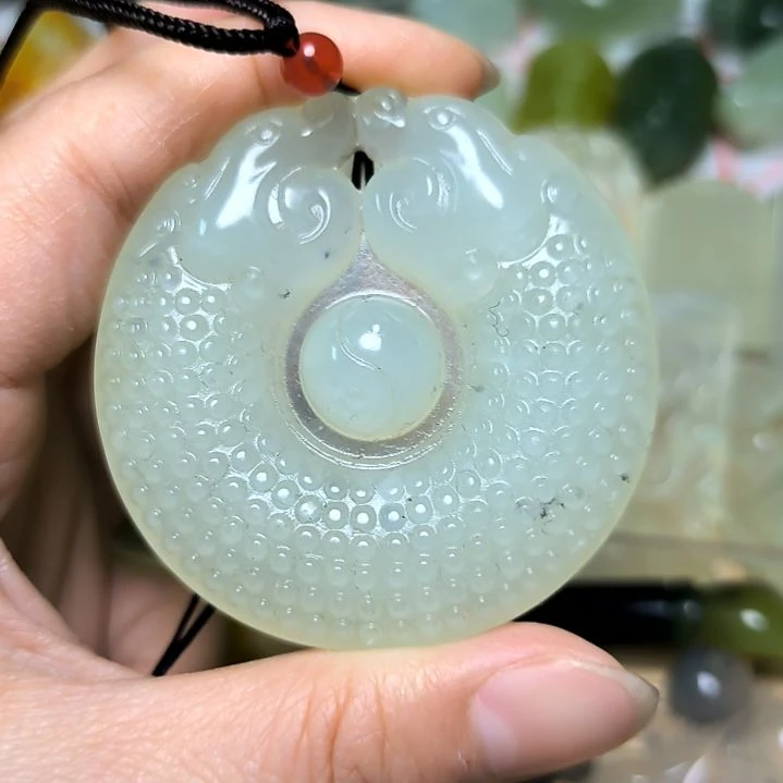 蛇纹石玉颈饰未镶嵌河***游