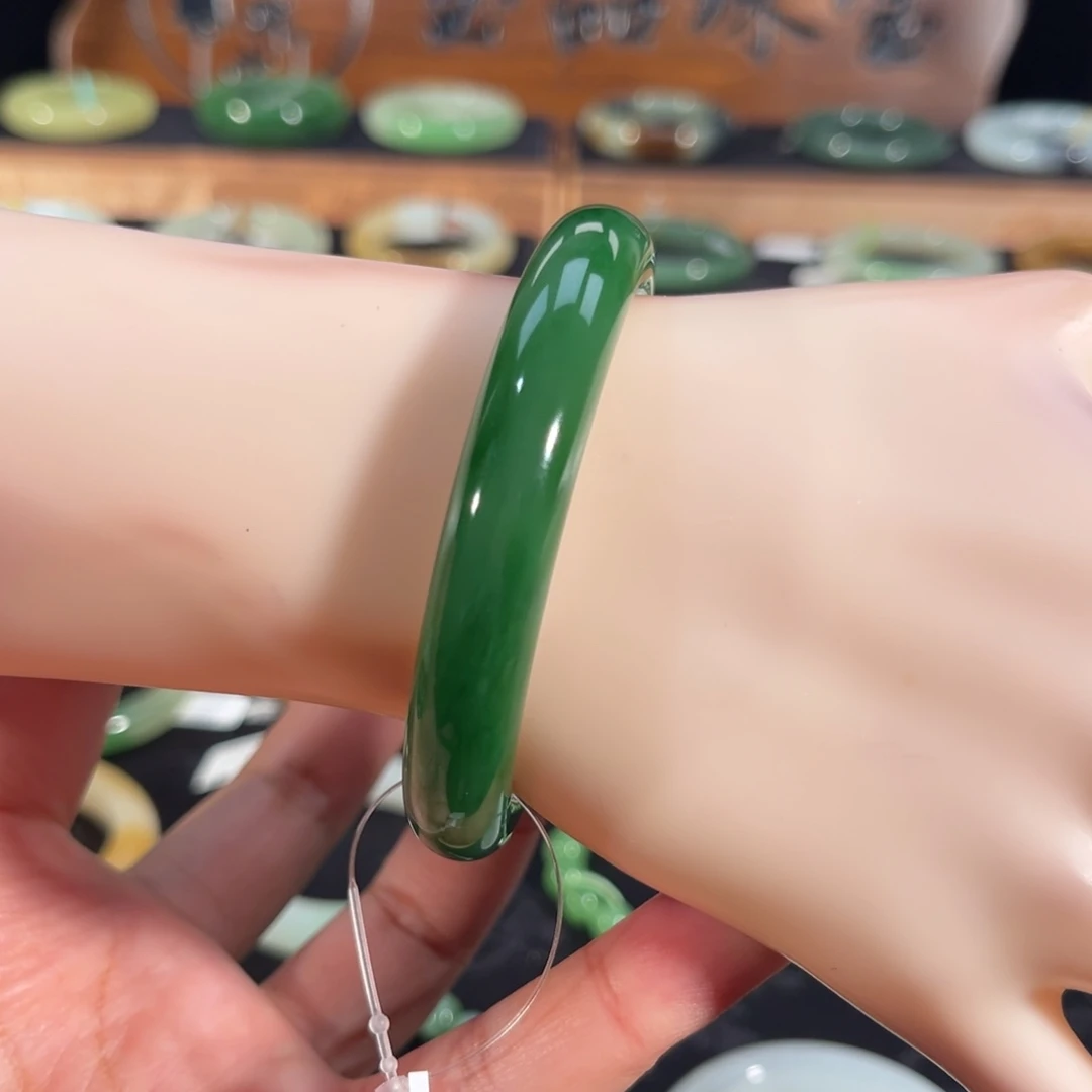 和田玉未镶嵌手镯阳绿碧玉 色艳 性价比高