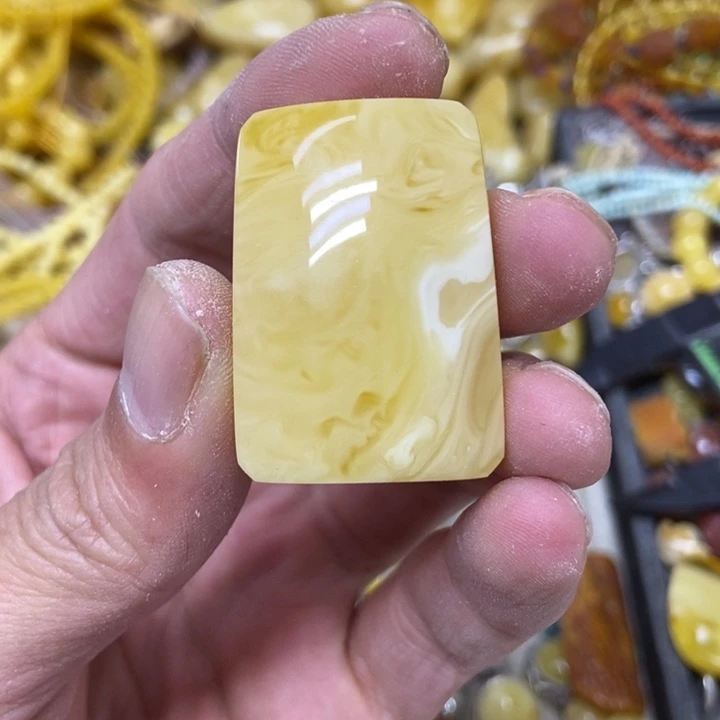 蜜蜡未镶嵌裸石吊坠