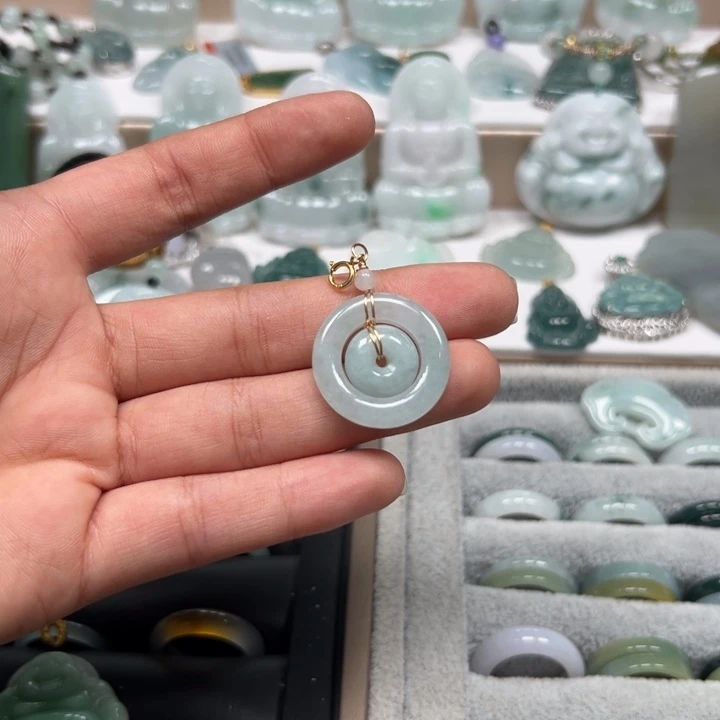 翡翠未镶嵌颈饰平安扣