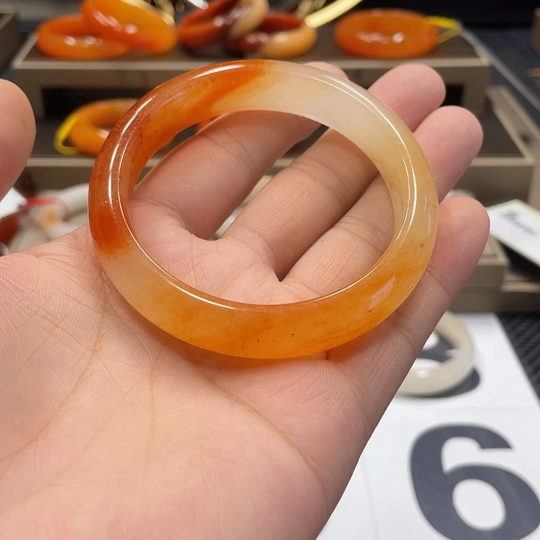 未镶嵌石英质玉（黄龙玉）手镯风**梅