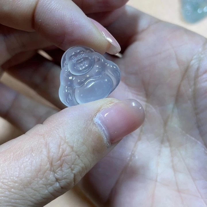 翡翠颈饰未镶嵌佛公