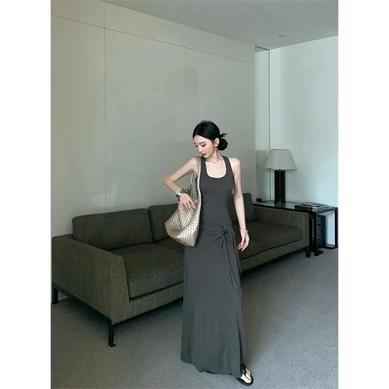 高级感u领吊带连衣裙女夏季新款气质收腰显瘦性感法式休闲包臀裙