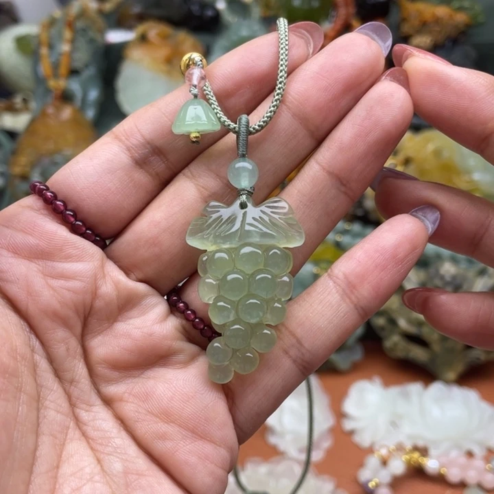 蛇纹石玉未镶嵌吊坠