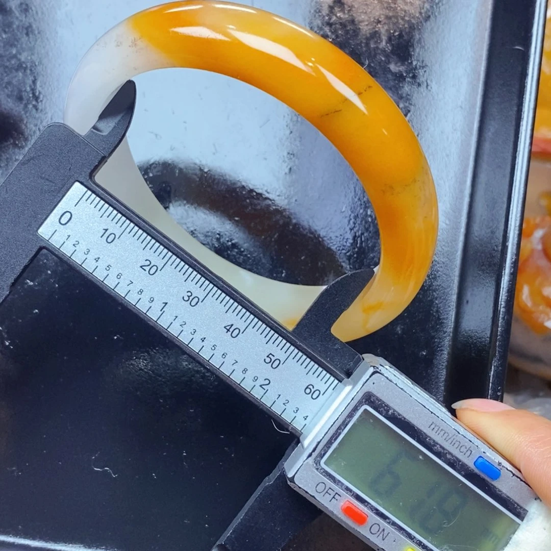 未镶嵌石英质玉（黄龙玉）吊坠(不含链)