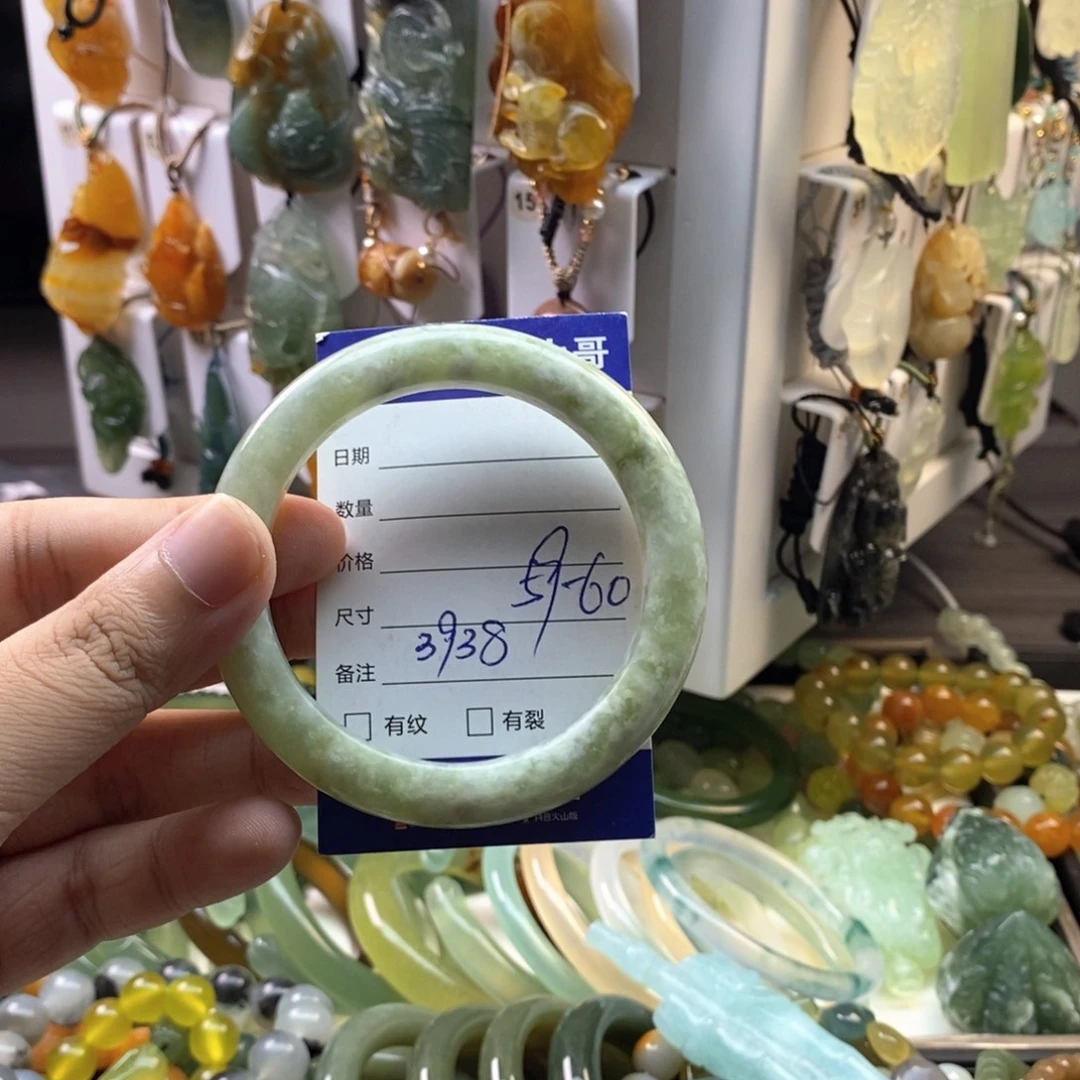 未镶嵌蛇纹石玉颈饰