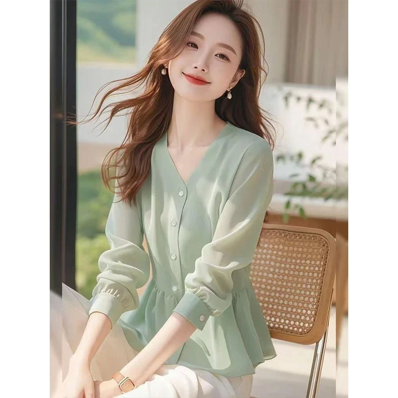 2025年春秋季时尚新款纯色收腰显廋衬衫女洋气休闲百搭V领上衣潮