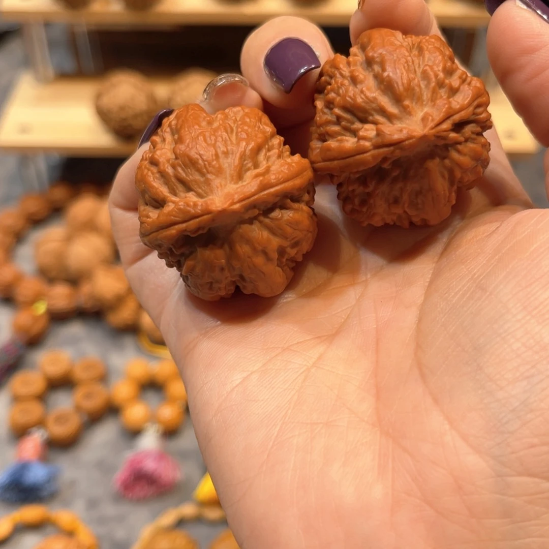 文玩核桃把件狮虎兽