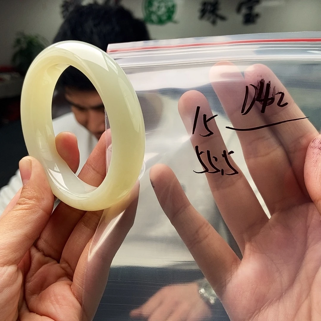 和田玉未镶嵌手镯拍一发一