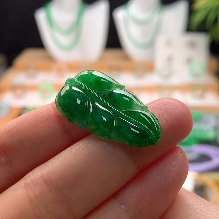翡翠未镶嵌颈饰天然缅甸A货翡翠