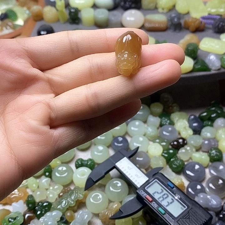 未镶嵌和田玉挂件貔貅