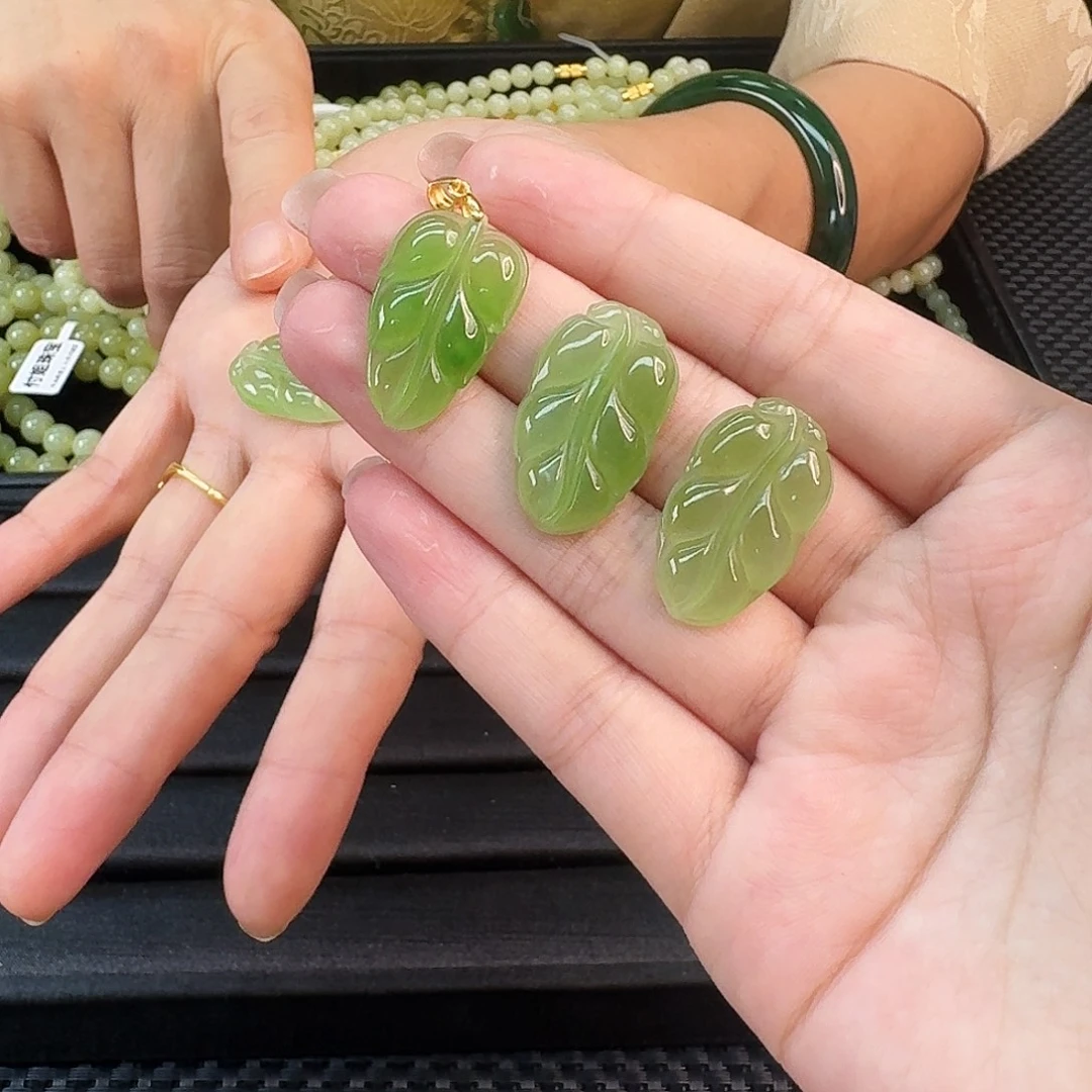 和田玉银S925镶嵌颈饰果冻底叶子吊坠 多样性发其一