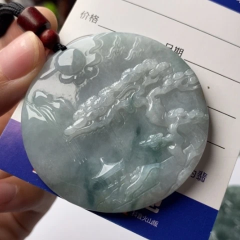 翡翠挂件未镶嵌翡翠
