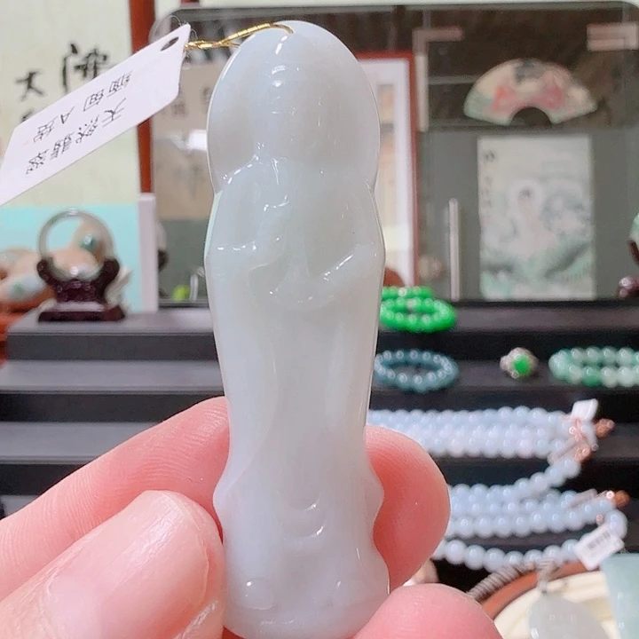 翡翠未镶嵌颈饰一