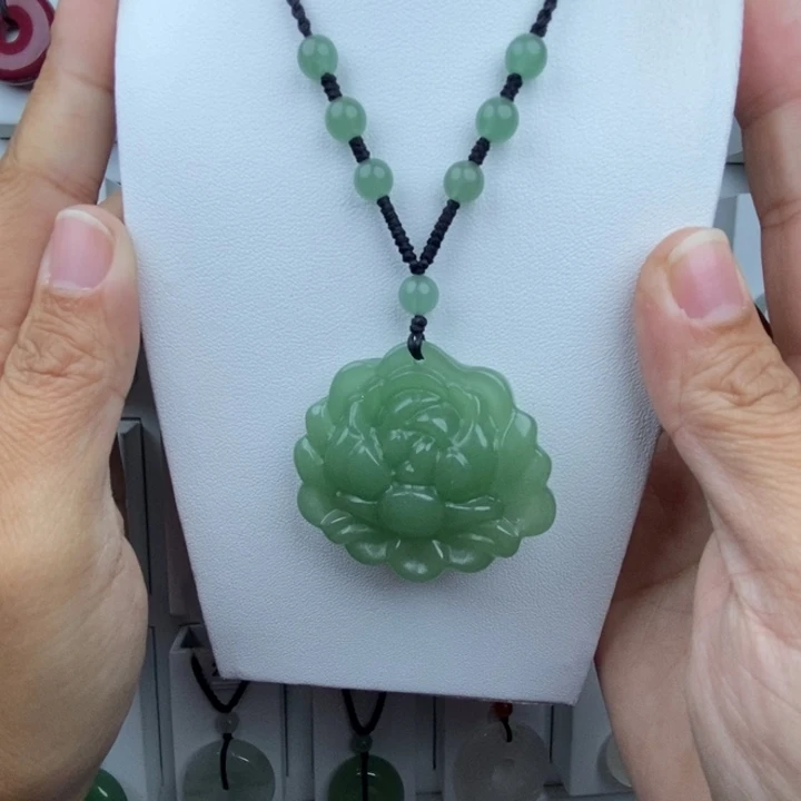 石英质玉未镶嵌颈饰