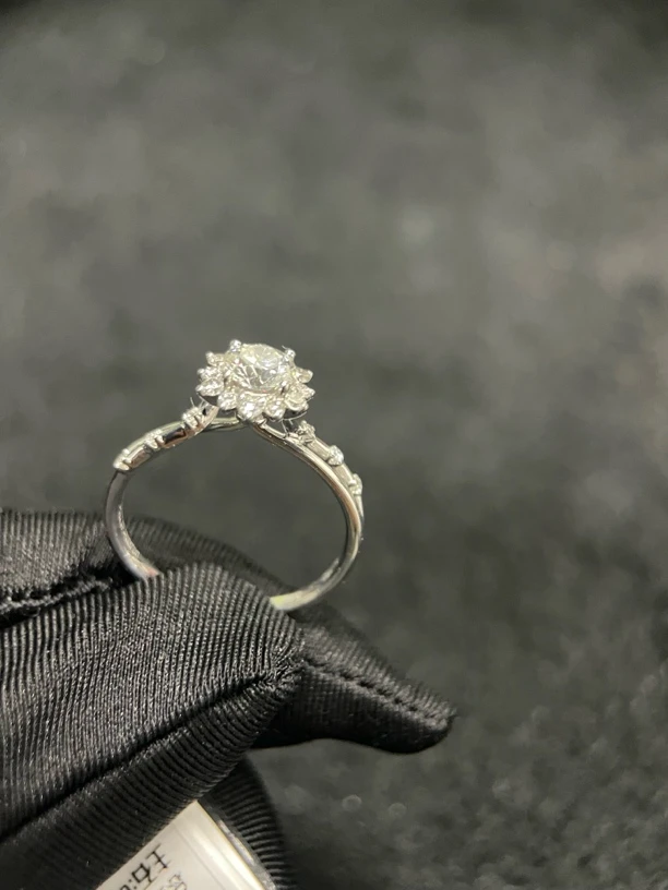 18k金钻石50分雪花款AU750天然钻石戒指（撤柜钻石
