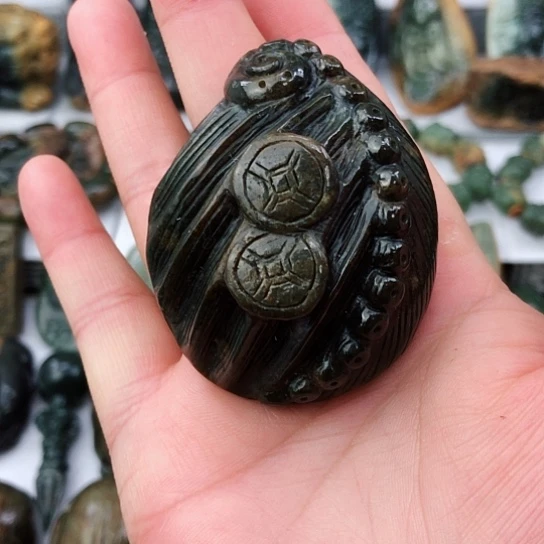 未镶嵌岫岩河磨玉（透闪石质玉）把件