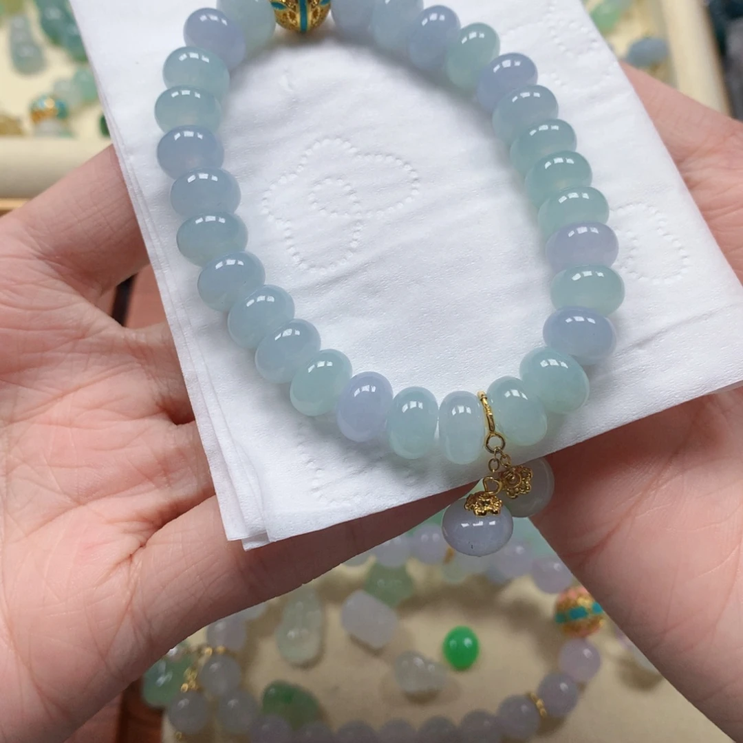 翡翠未镶嵌颈饰是