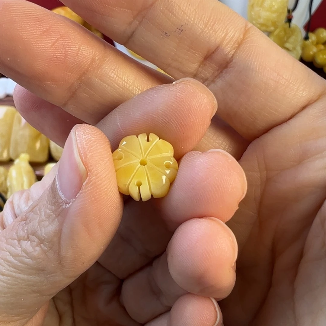 蜜蜡裸石未镶嵌天**丽