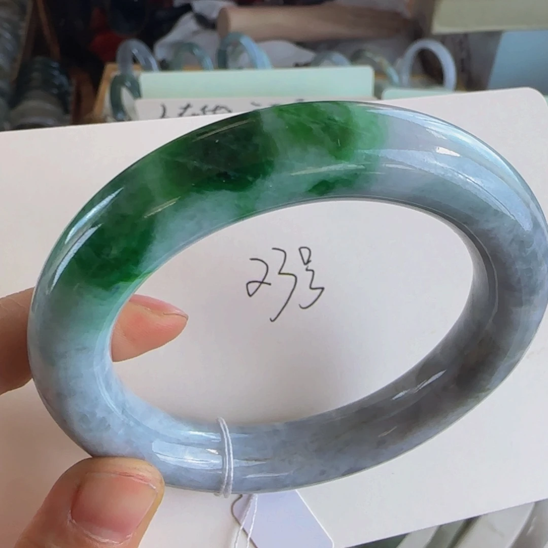 翡翠手镯未镶嵌老坑60圈