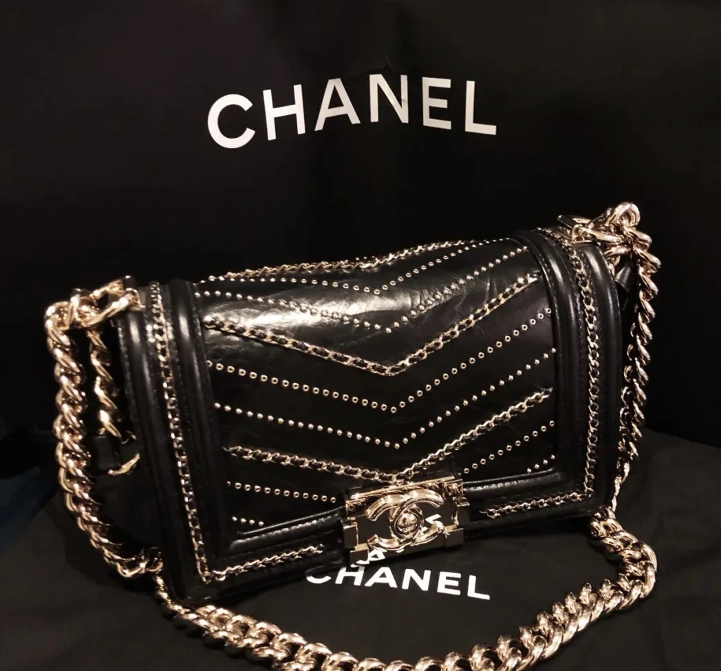 99新 Chanel/香奈儿 多多奢品/香奈儿v字纹黑金铆钉leboy包/99新
