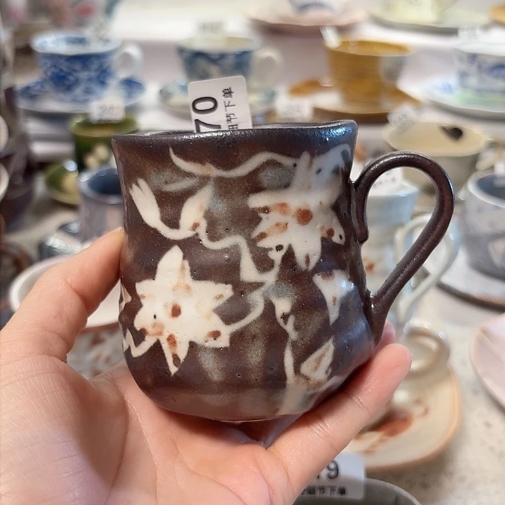 瓷片昵****像一套漂亮的咖啡杯