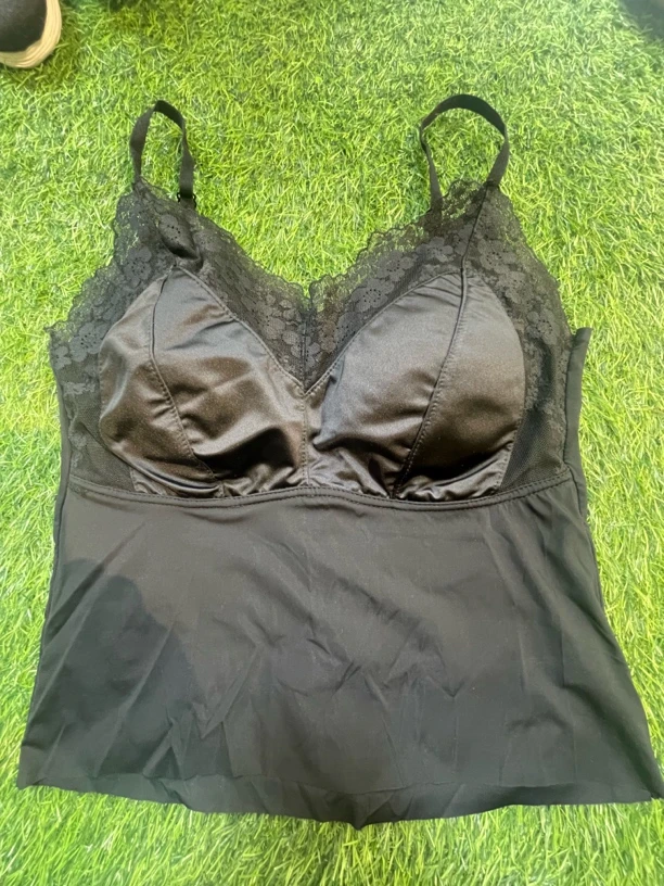 法式轻奢缎面蕾丝细肩带美背内搭美背舒适时尚