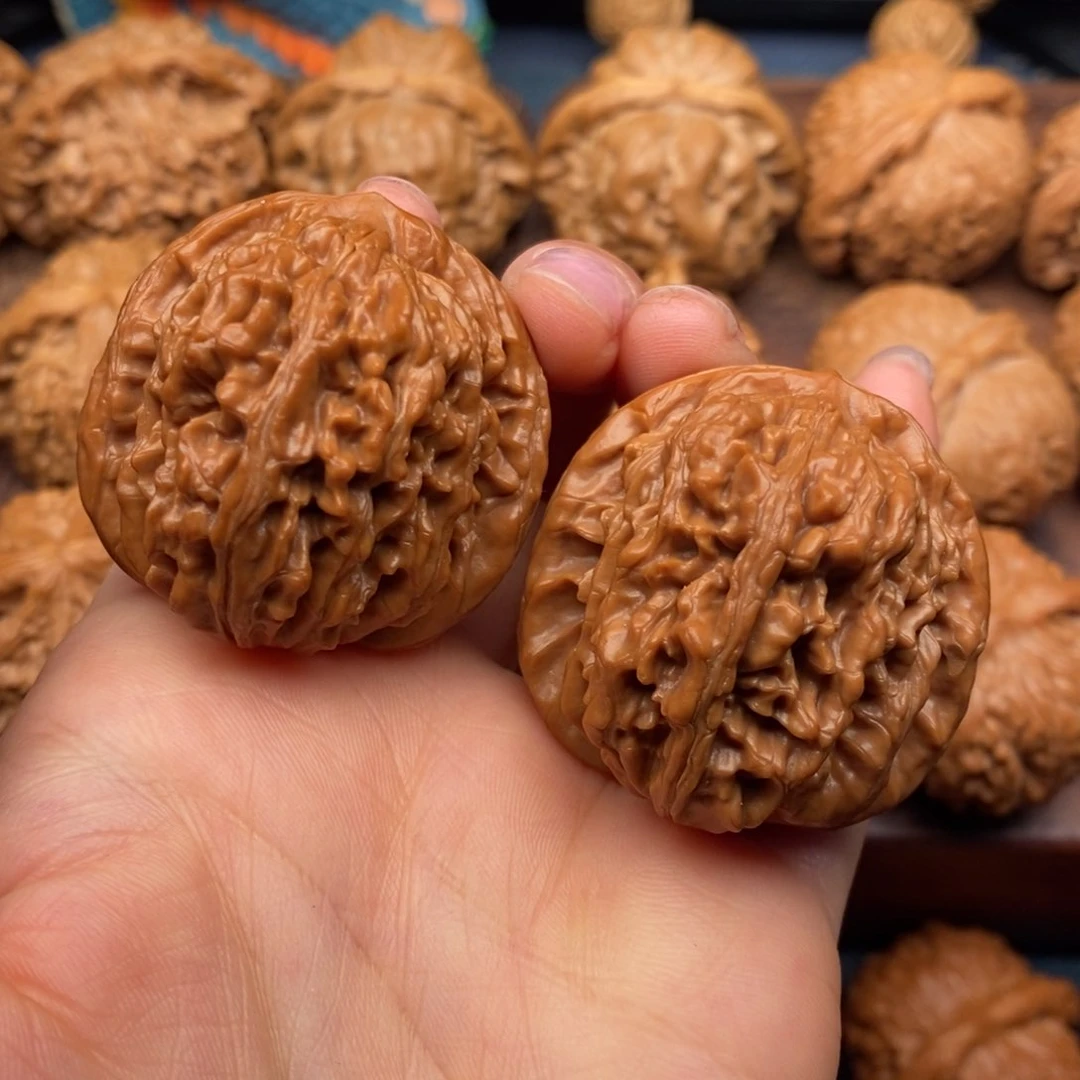 文玩核桃吊坠39一代平谷楼，山地老树原桩红皮