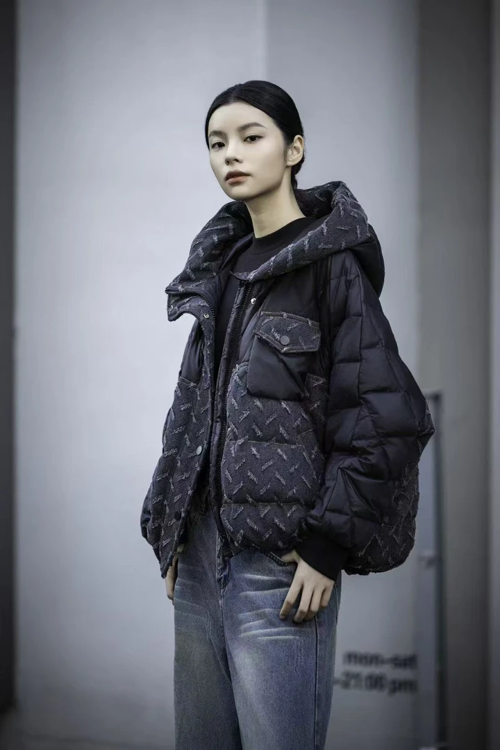 欧货女装冬季新款韩版宽松90白鸭绒连帽加厚羽绒服牛仔拼接