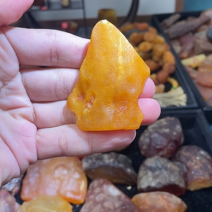 琥珀未镶嵌珠宝奇石