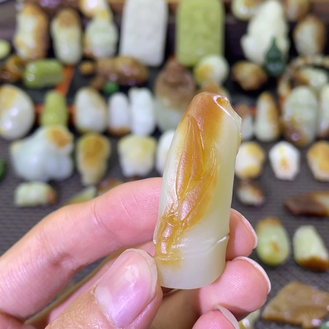 颈饰未镶嵌和田玉且末金山糖白竹节