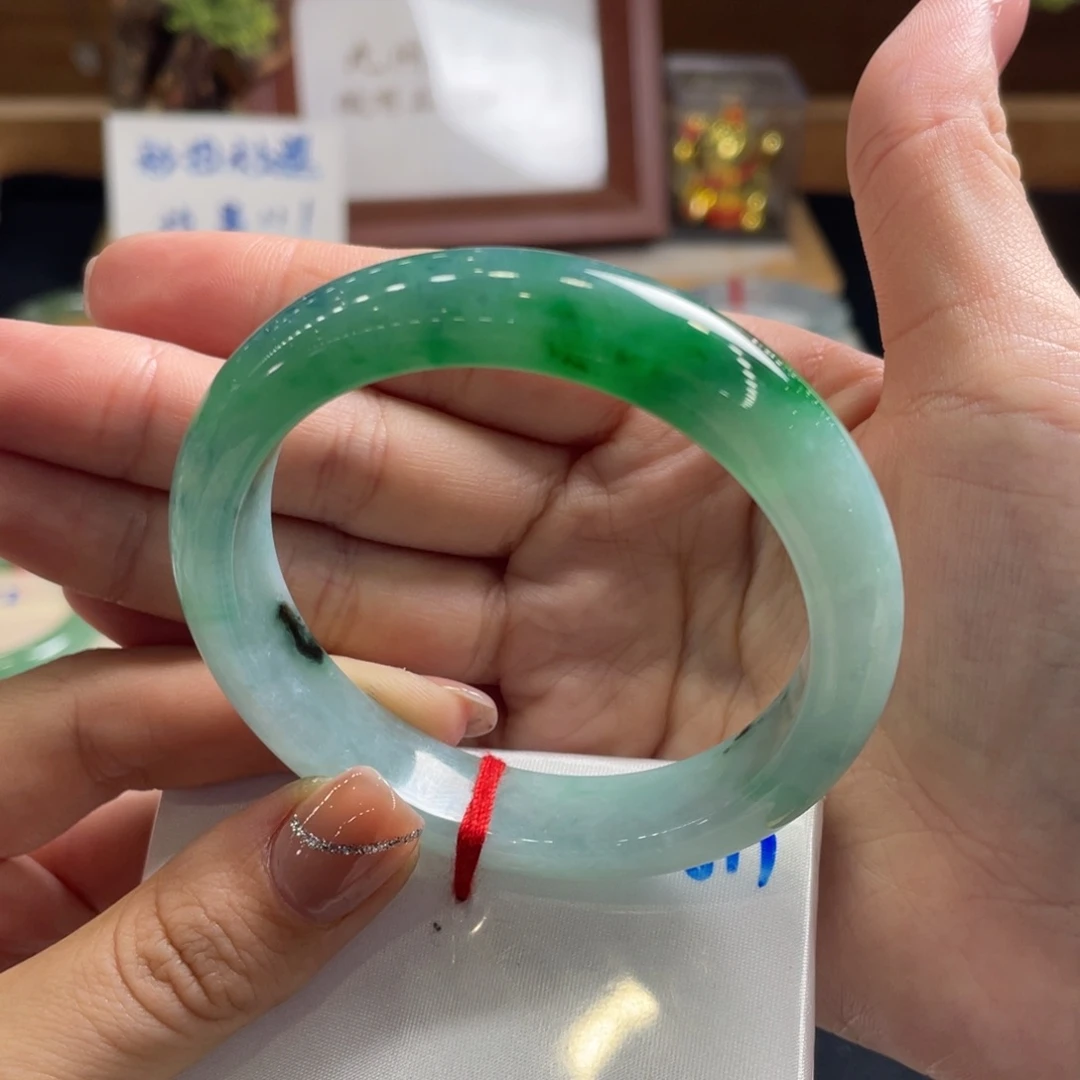 翡翠手镯（圆镯）未镶嵌54.7正