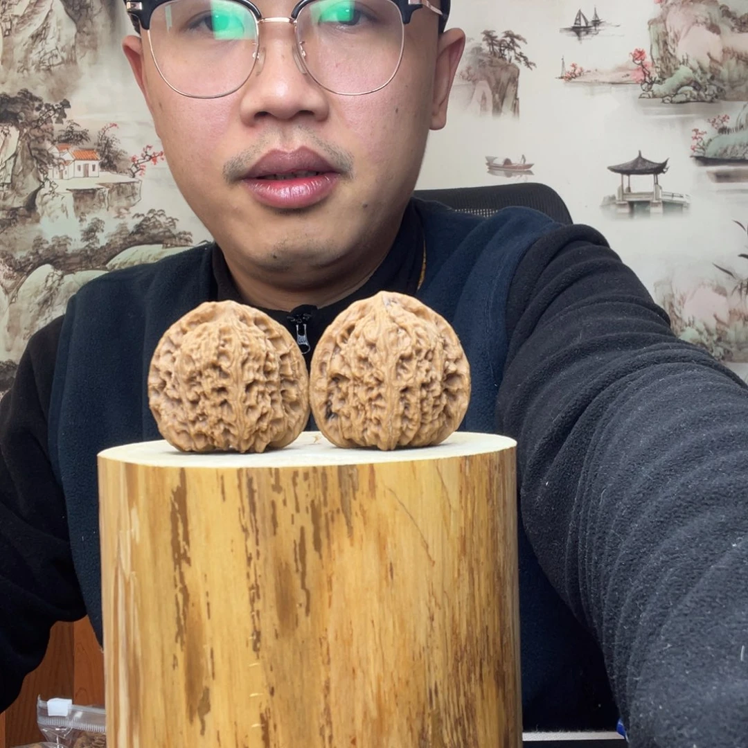 文玩核桃把件南疆石46克