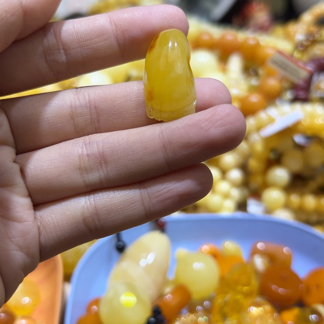 琥珀珠宝奇石未镶嵌