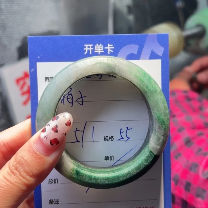 梅***子石英质玉未镶嵌手镯